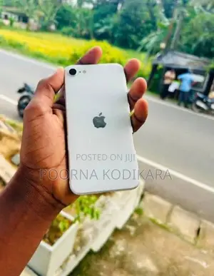 Apple iPhone SE 2 (Used)