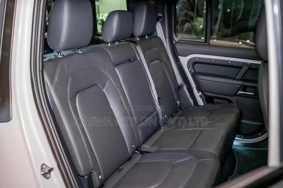 Land Rover Defender P300e-HSE PHEV 2026