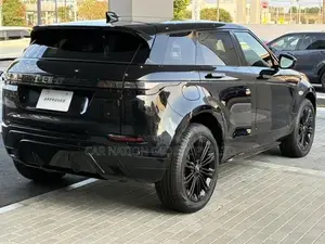 Land Rover Range Evoque Dynamic HSE P300e 2025