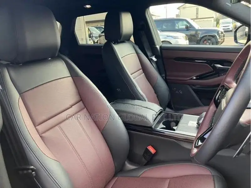 Land Rover Range Evoque Dynamic HSE P300e 2025