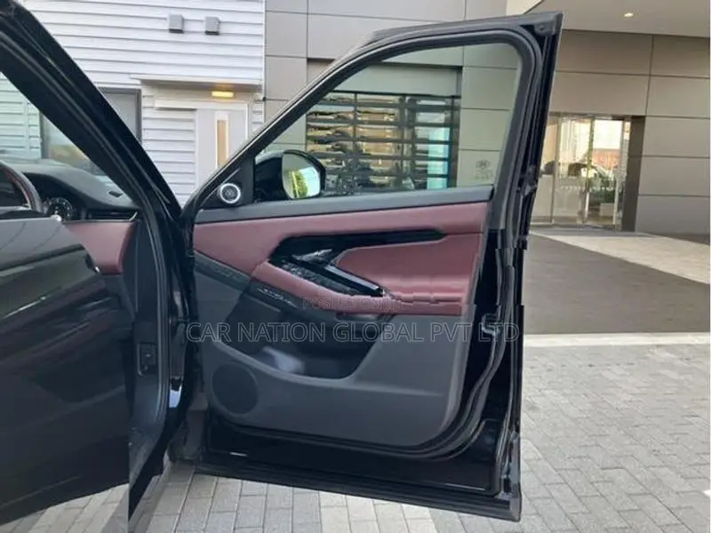 Land Rover Range Evoque Dynamic HSE P300e 2025