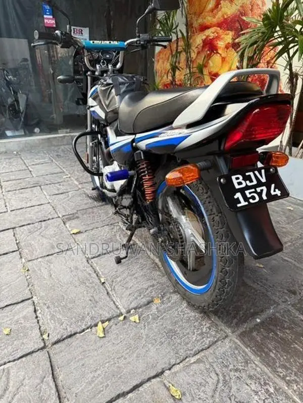 Bajaj CT100 2025