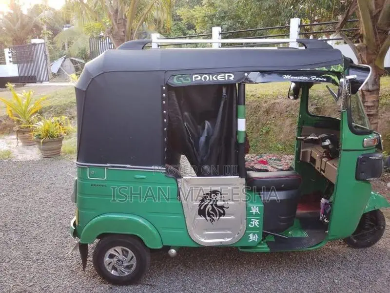 Bajaj RE 2016