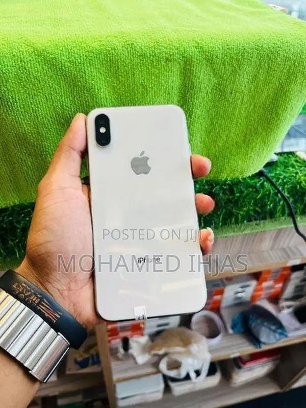 Apple iPhone XS (Used)