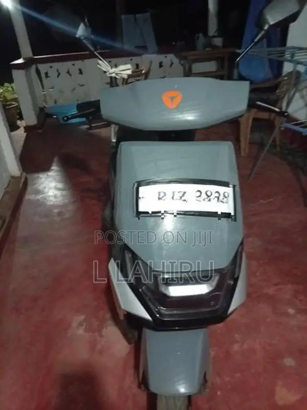 Yadea E8S 2025