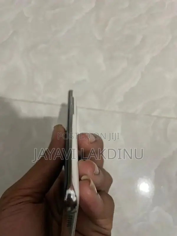 Samsung Galaxy S20 5G (Used)