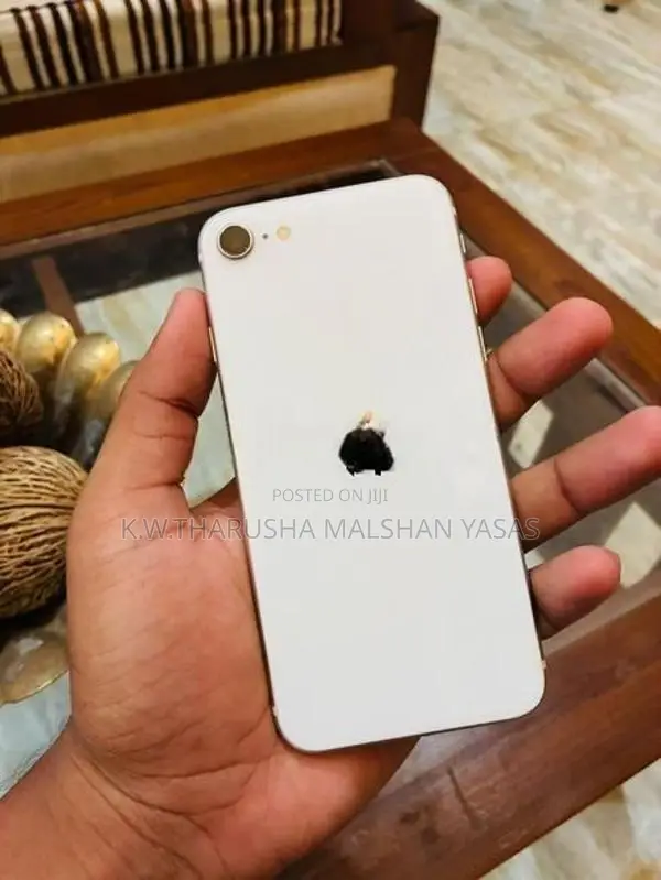 Apple iPhone SE 2 (Used)