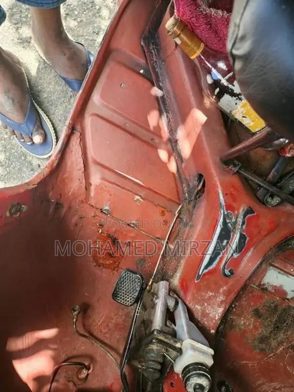 Bajaj RE 2002