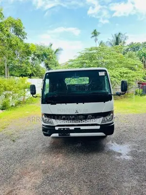 Mitsubishi Canter Motor Lorry 2023