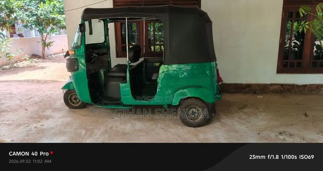 Bajaj RE 2022