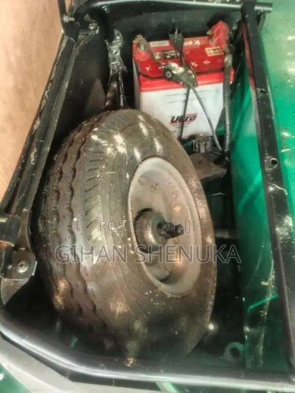 Bajaj RE 2022