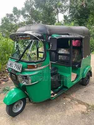 Bajaj RE 2016