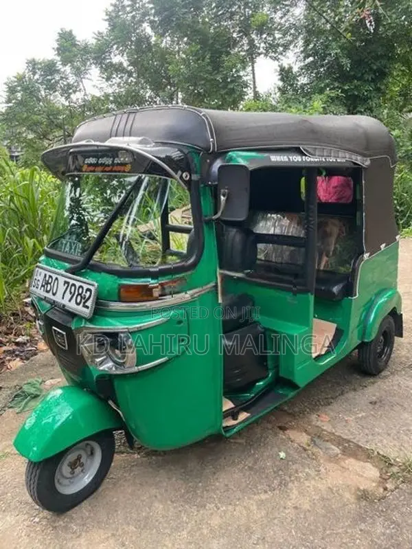 Bajaj RE 2016