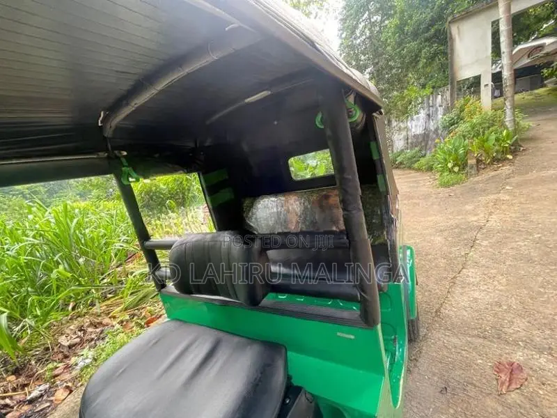 Bajaj RE 2016