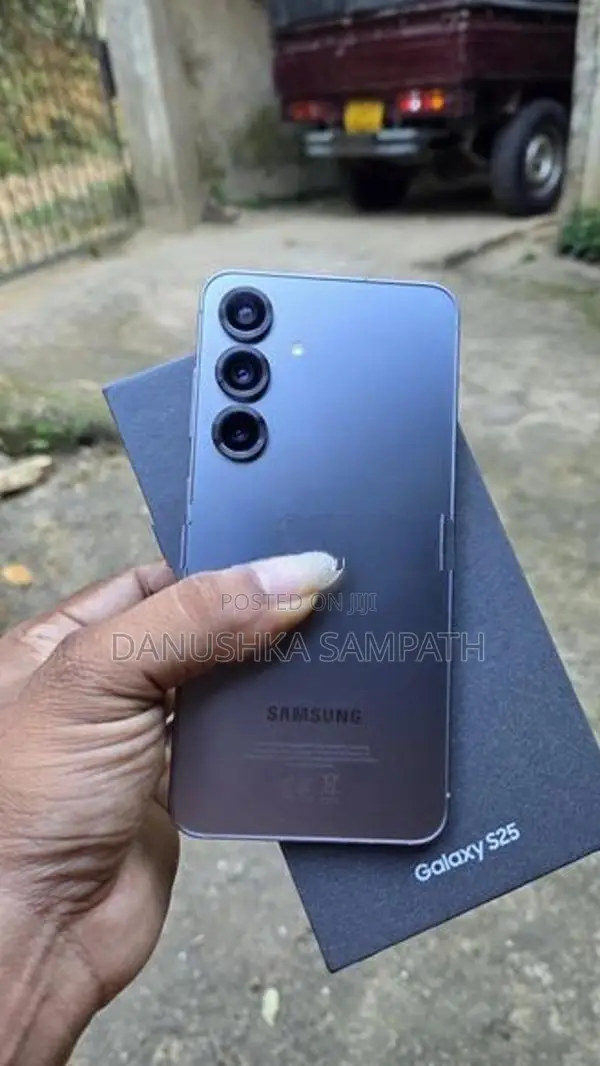 Samsung Galaxy S25 (Used)
