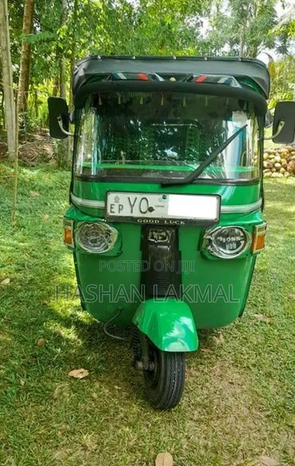 Bajaj RE 2011