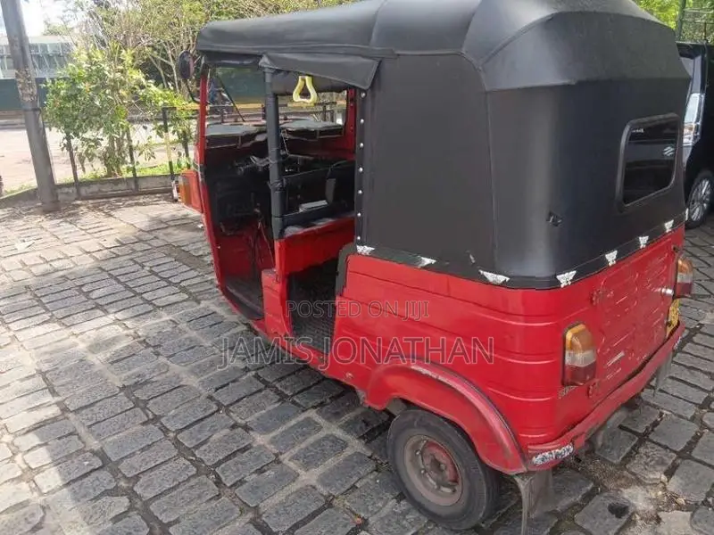 Bajaj RE 2013
