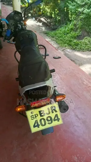Bajaj CT100 2025