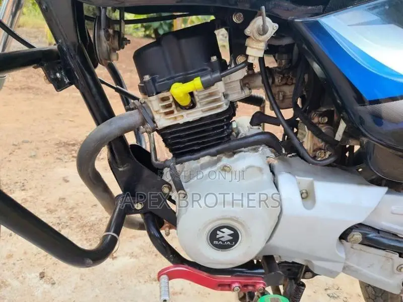Bajaj CT100 2025