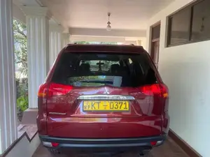 Mitsubishi Montero Sport 2012