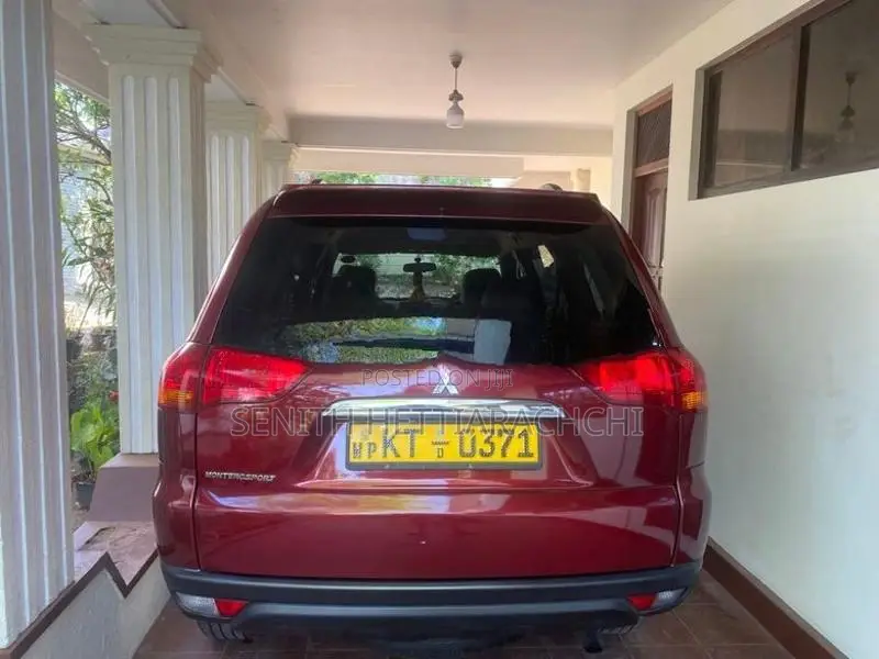 Mitsubishi Montero Sport 2012