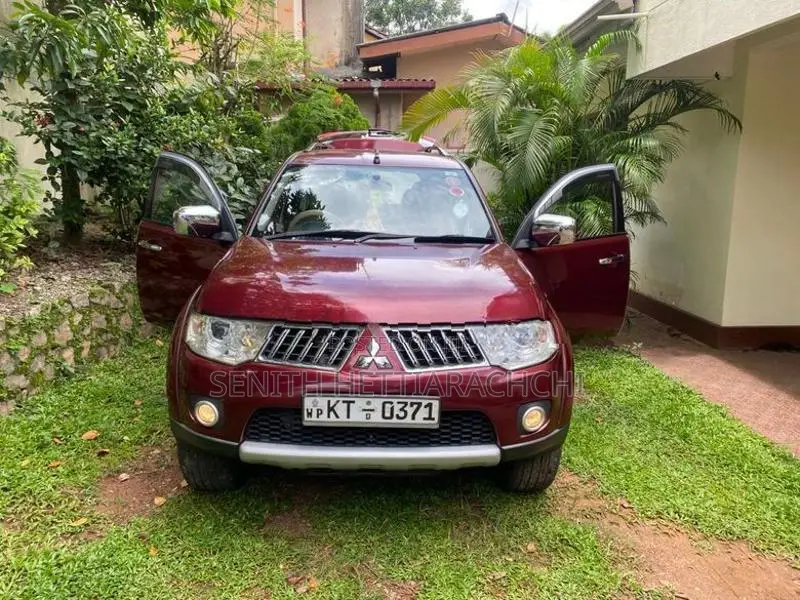 Mitsubishi Montero Sport 2012