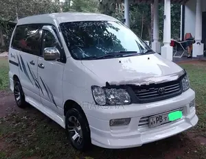 Toyota Noah 2003