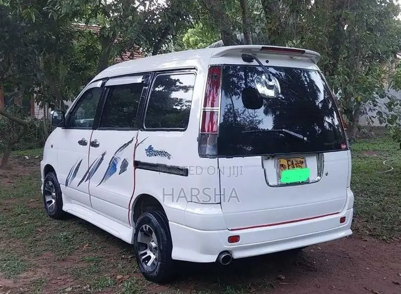 Toyota Noah 2003