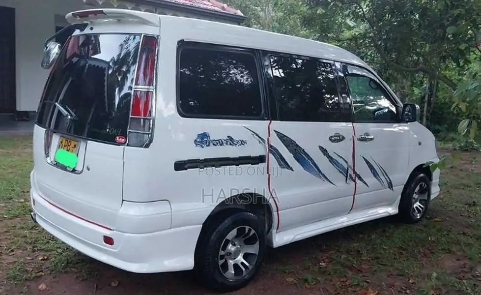 Toyota Noah 2003