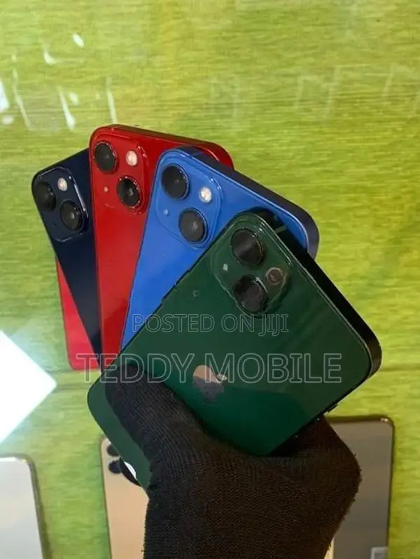 Apple iPhone 13 (Used)