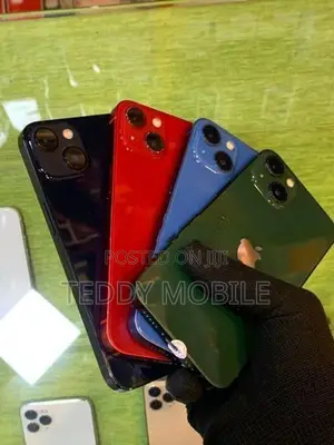 Apple iPhone 13 (Used)