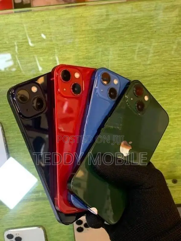 Apple iPhone 13 (Used)