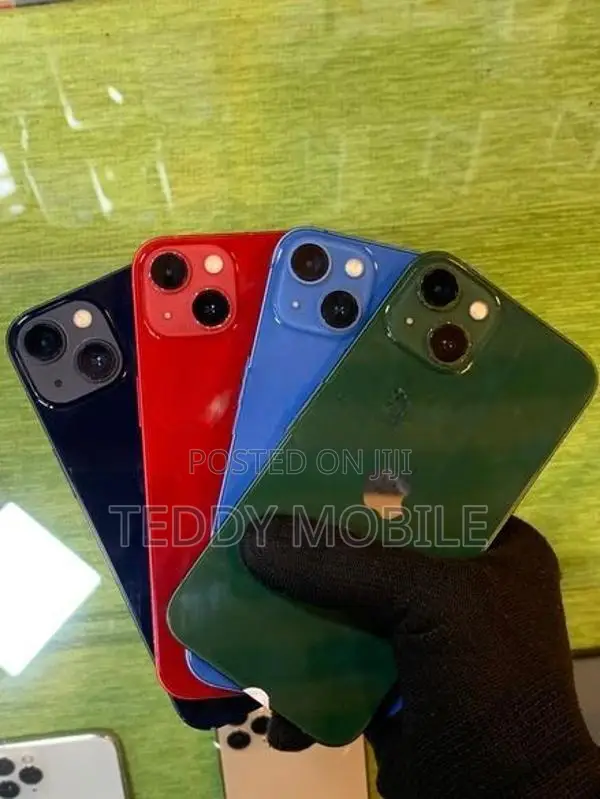 Apple iPhone 13 (Used)