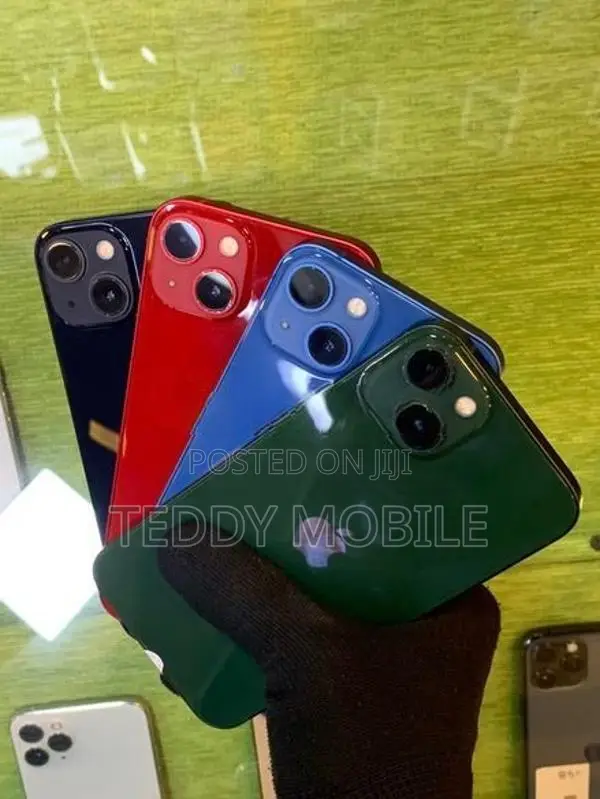 Apple iPhone 13 (Used)