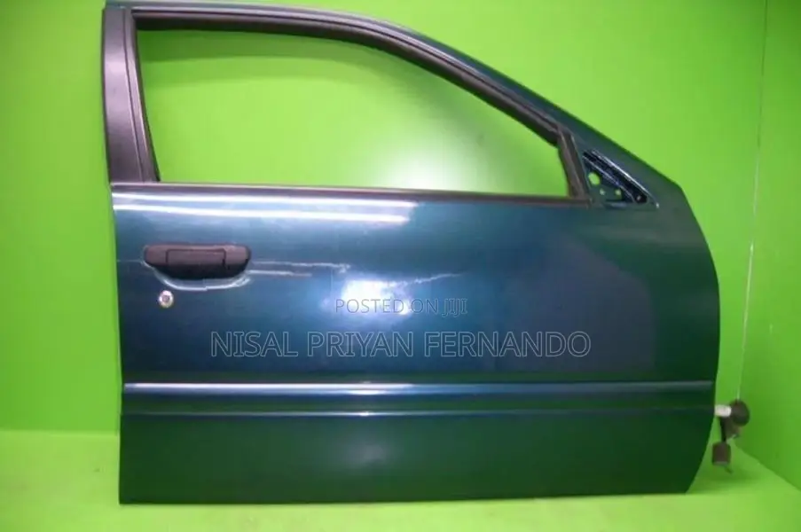 Nissan Primera P11 Front Door Panel (r)