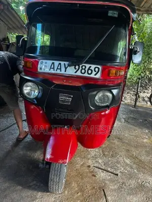 Bajaj RE 2015