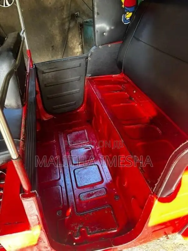 Bajaj RE 2015