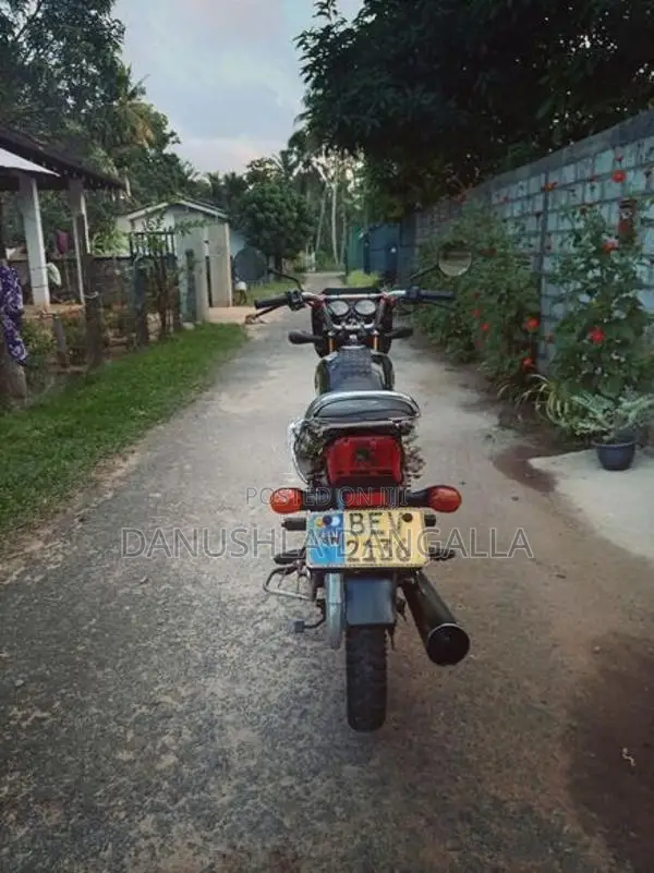 Bajaj CT100 2017