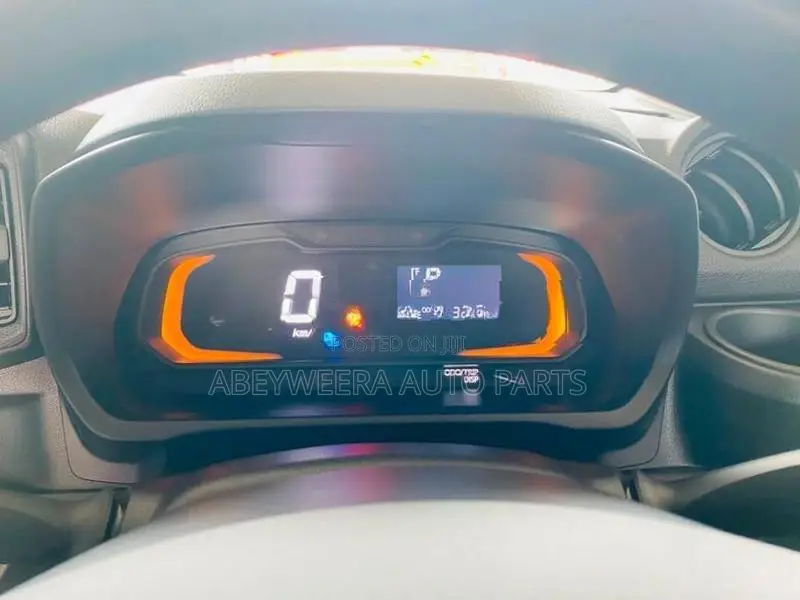 Daihatsu Mira 2024