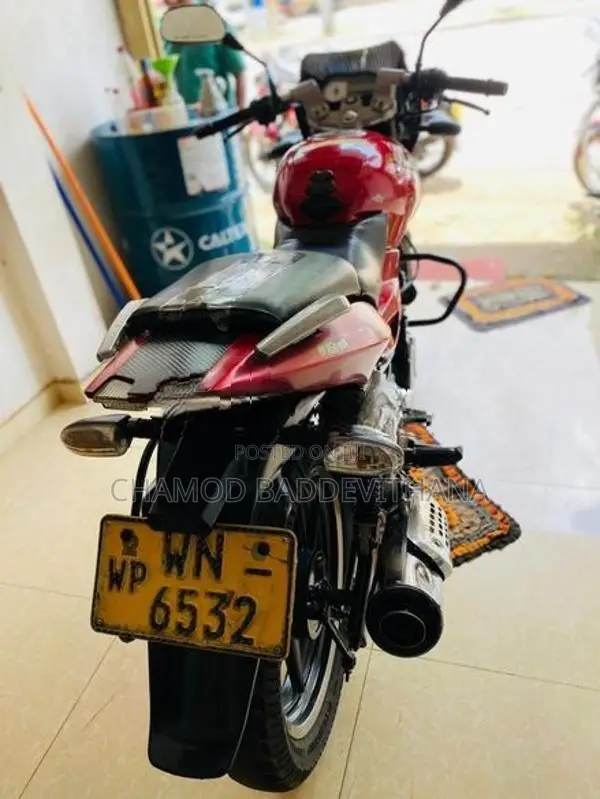 Bajaj Pulsar 180 2011