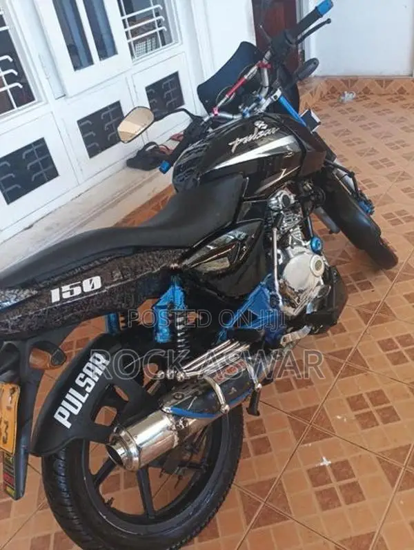 Bajaj Pulsar 150 2005