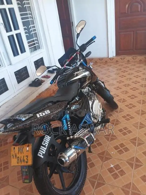 Bajaj Pulsar 150 2005
