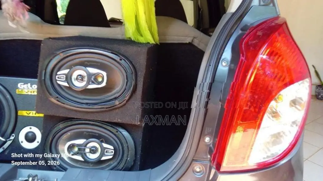 Pyramid Car Speakers with Box