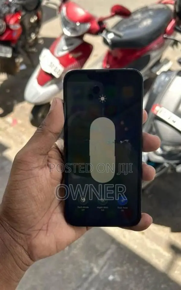 Apple iPhone 13 (Used)