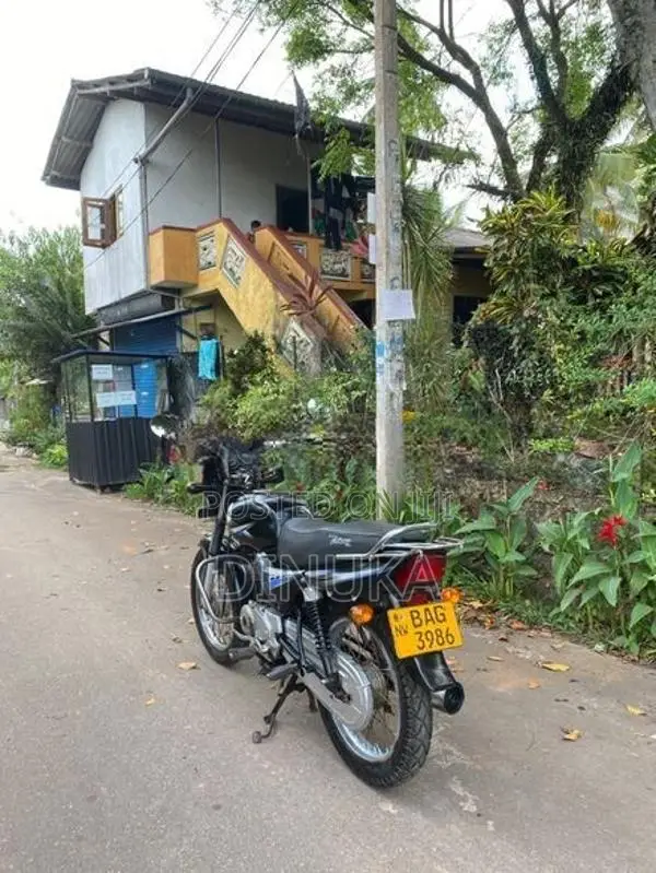 Bajaj CT100 2013