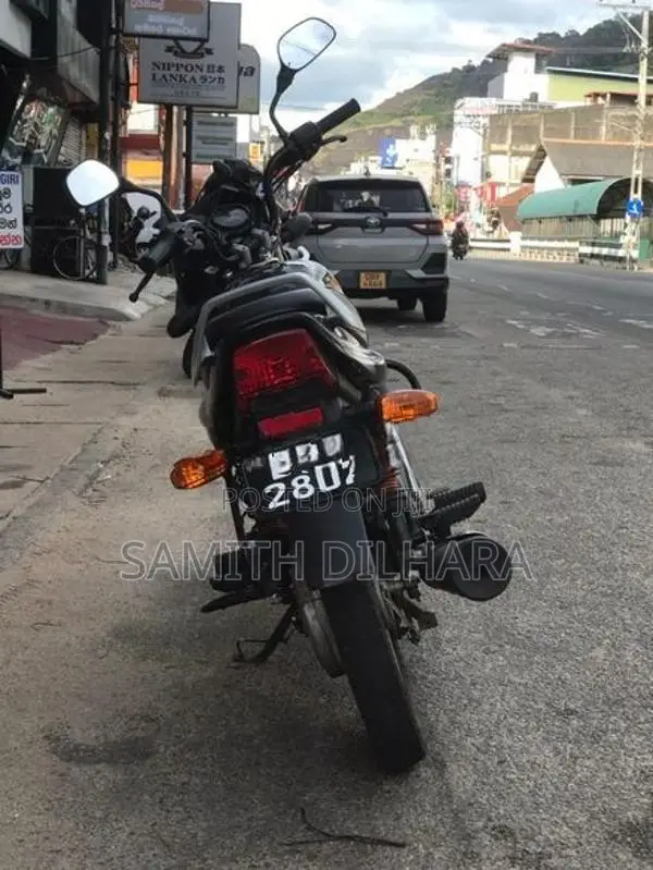 Bajaj CT100 2025