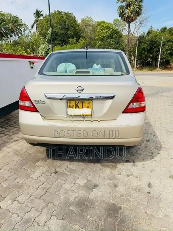 Nissan Tiida Latio CVT 2010
