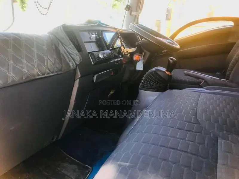 Isuzu NRP85 2009