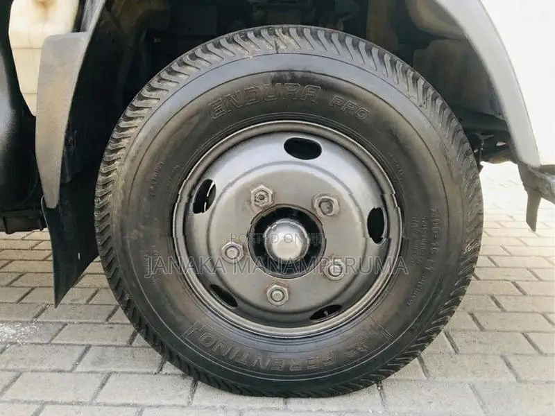 Isuzu NRP85 2009