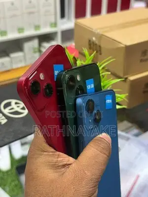 Apple iPhone 13 (Used)